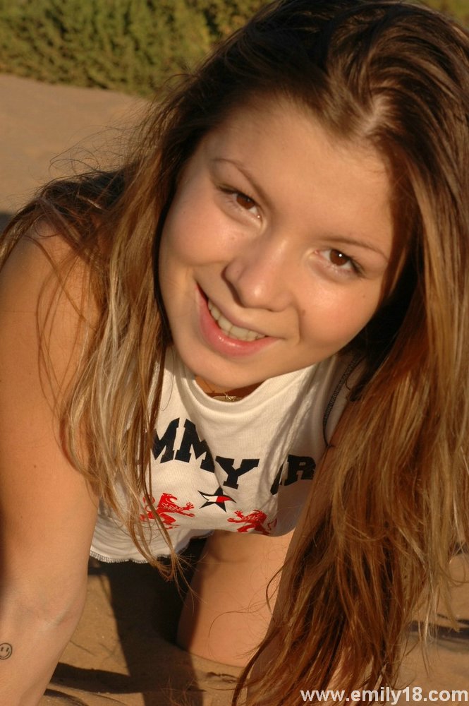 Naked Emily 18, Free Nude Picure of Emily 18