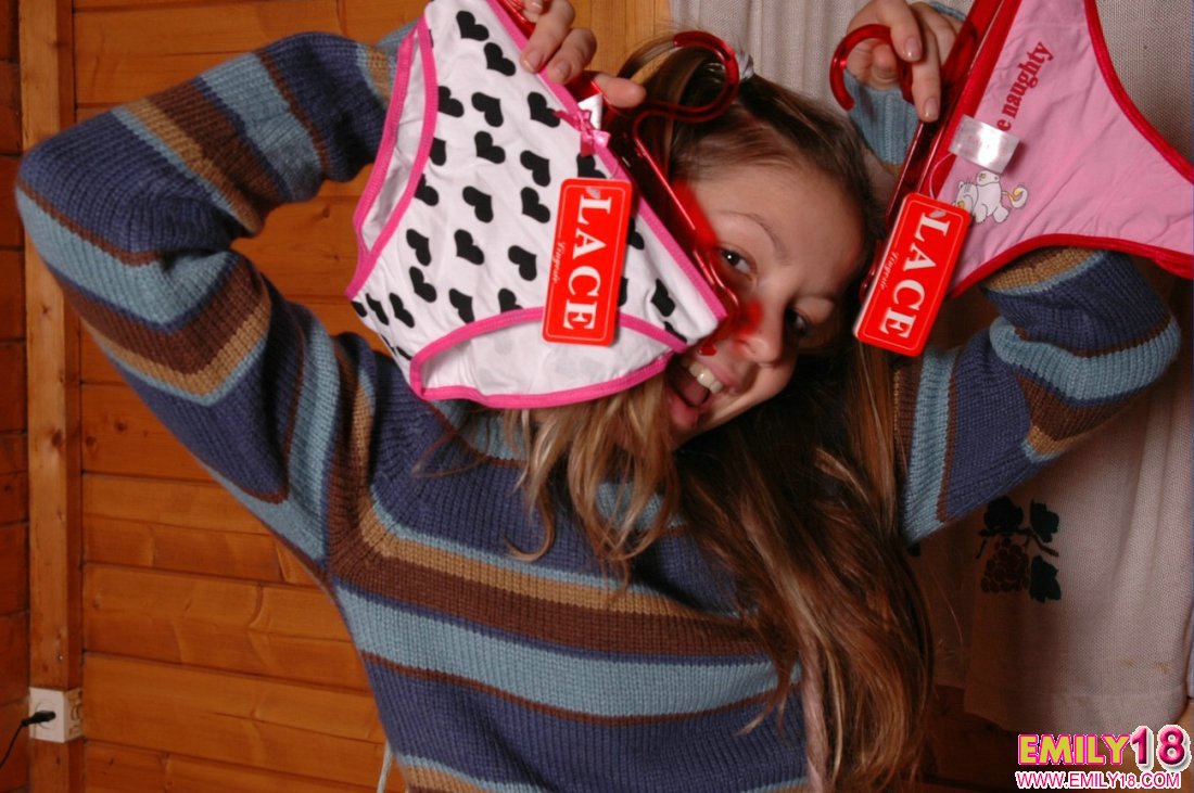 Naked Emily 18, Free Nude Picure of Emily 18