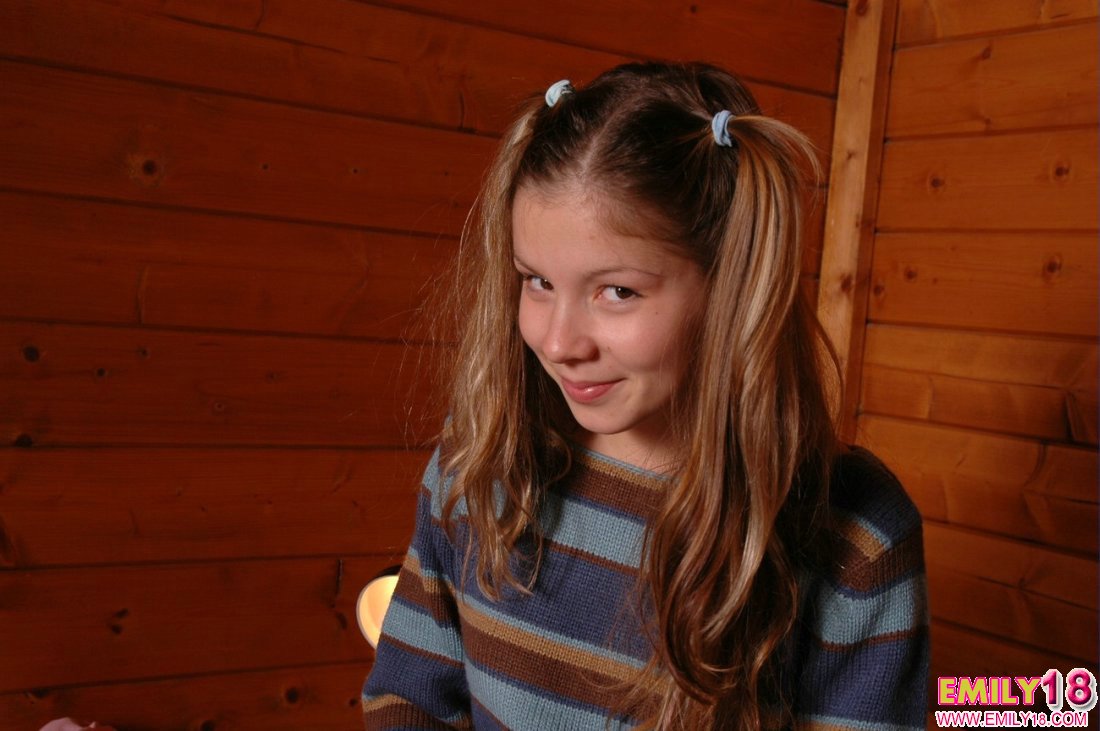Naked Emily 18, Free Nude Picure of Emily 18