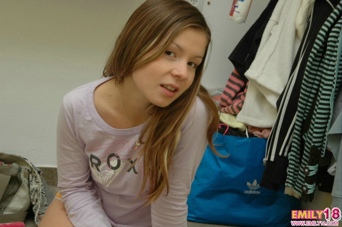 Naked Emily 18, Free Nude Picure of Emily 18