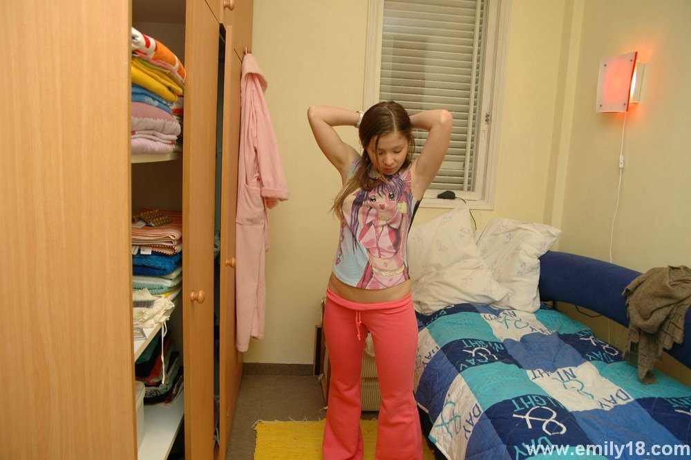 Naked Emily 18, Free Nude Picure of Emily 18