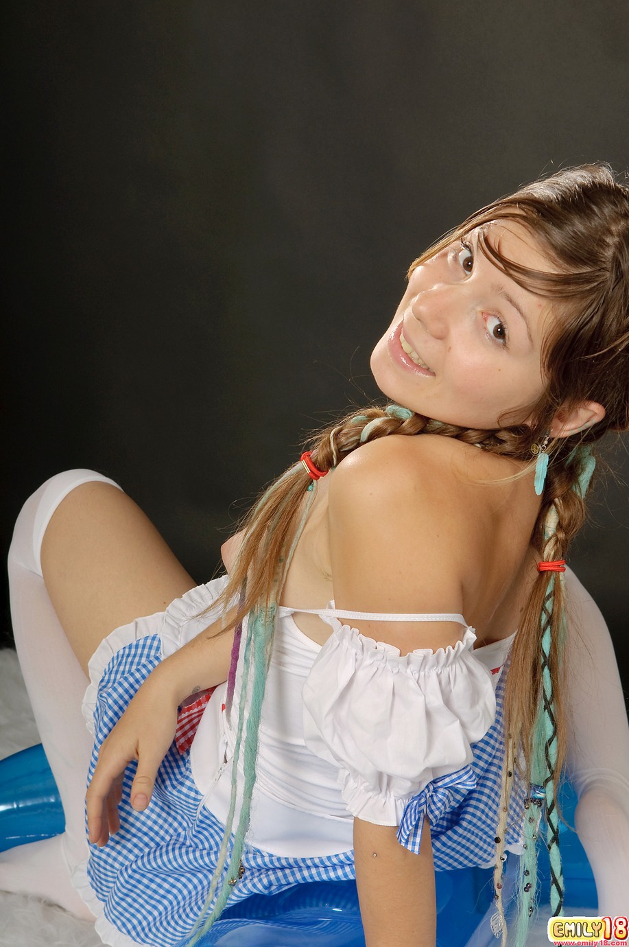 Naked Emily 18, Free Nude Picure of Emily 18