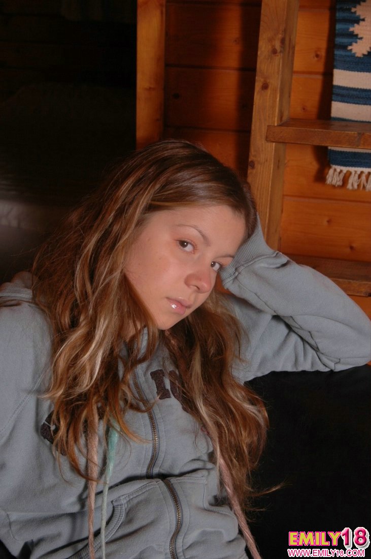 Naked Emily 18, Free Nude Picure of Emily 18