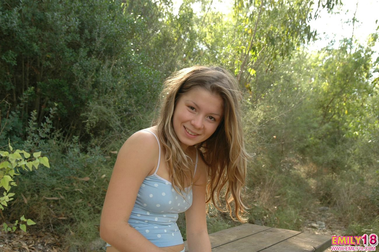 Naked Emily 18, Free Nude Picure of Emily 18