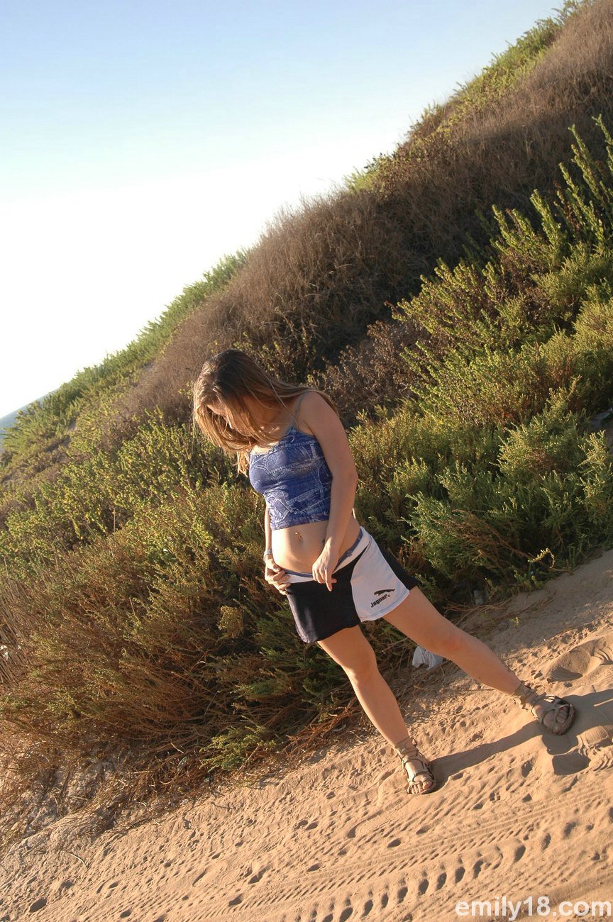 Naked Emily 18, Free Nude Picure of Emily 18
