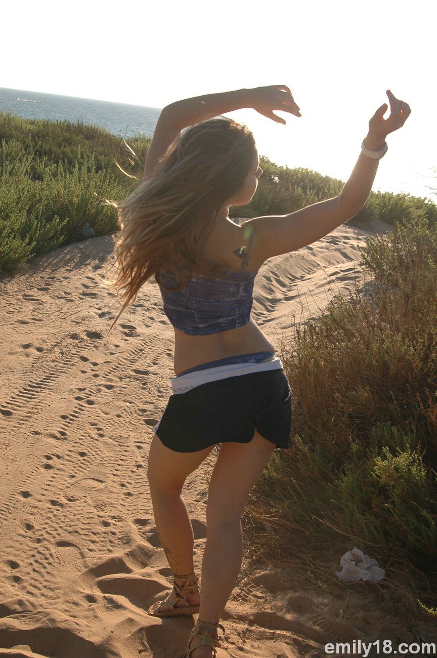 Naked Emily 18, Free Nude Picure of Emily 18