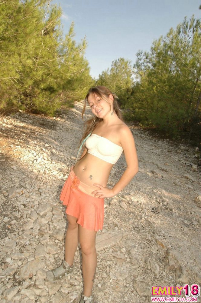 Naked Emily 18, Free Nude Picure of Emily 18