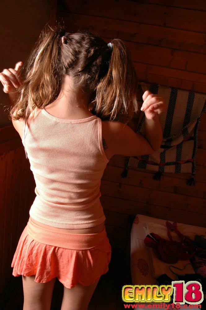 Naked Emily 18, Free Nude Picure of Emily 18