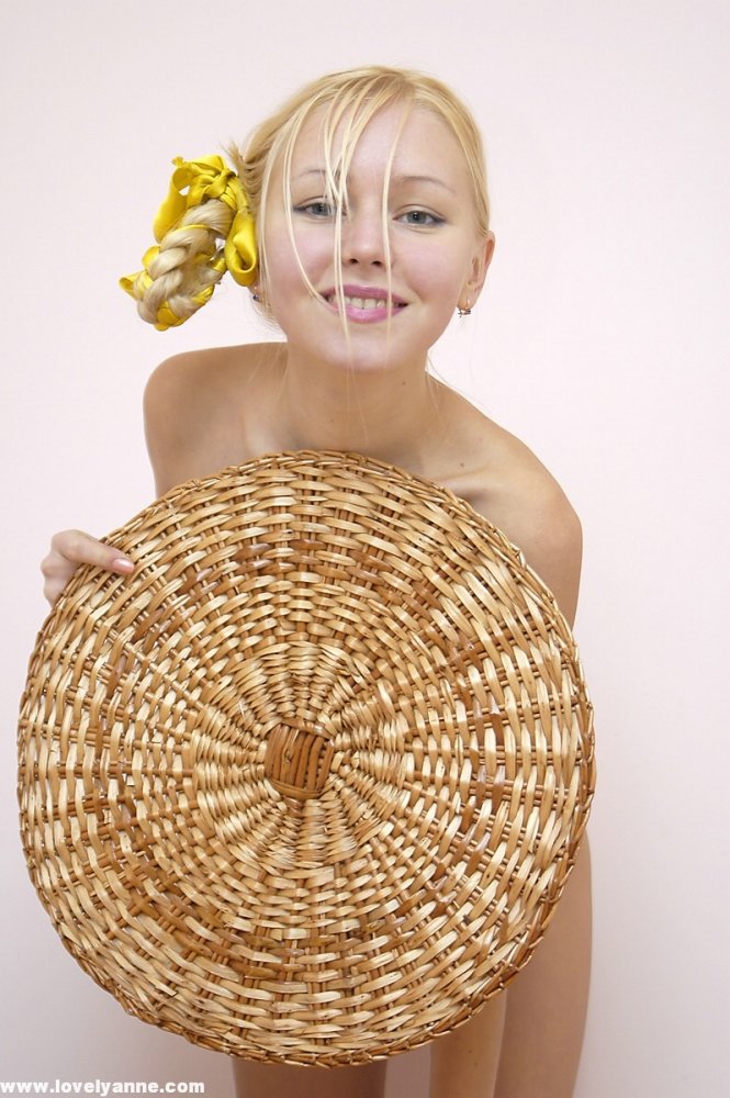 Naked Lovely Anne, Free Nude Picure of Lovely Anne