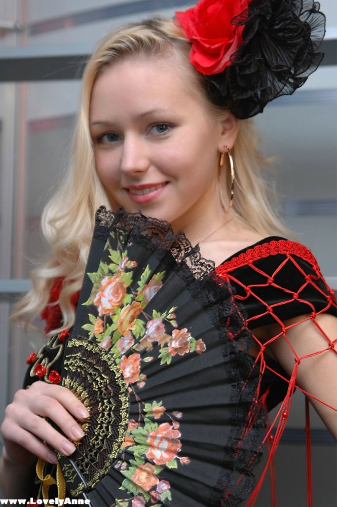 Naked Lovely Anne, Free Nude Picure of Lovely Anne