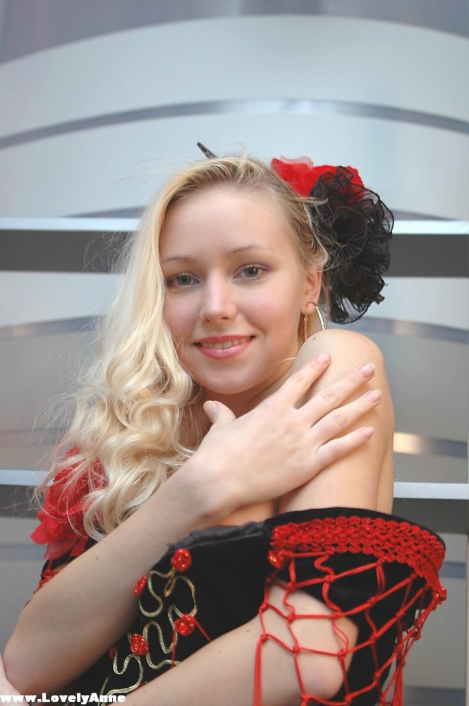 Naked Lovely Anne, Free Nude Picure of Lovely Anne