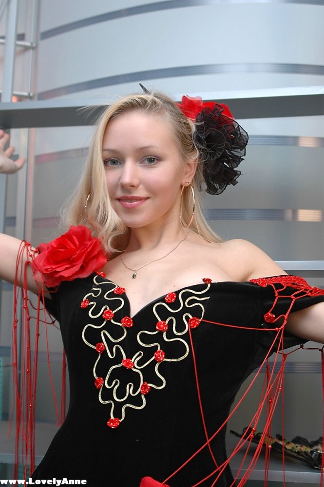 Naked Lovely Anne, Free Nude Picure of Lovely Anne