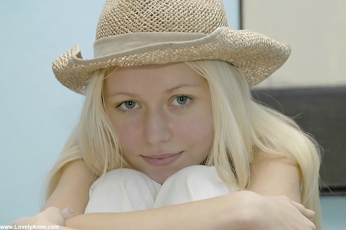 Naked Lovely Anne, Free Nude Picure of Lovely Anne