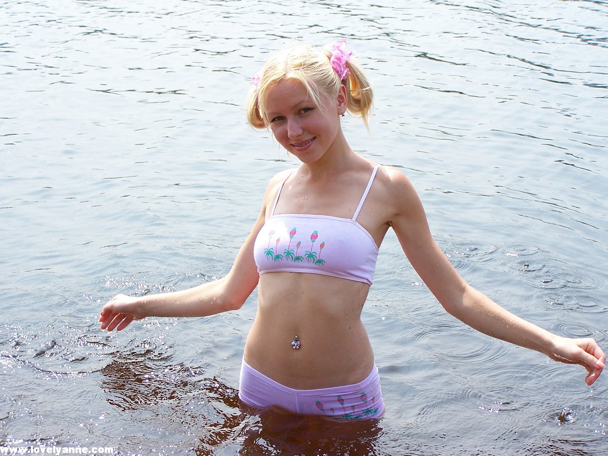 Naked Lovely Anne, Free Nude Picure of Lovely Anne