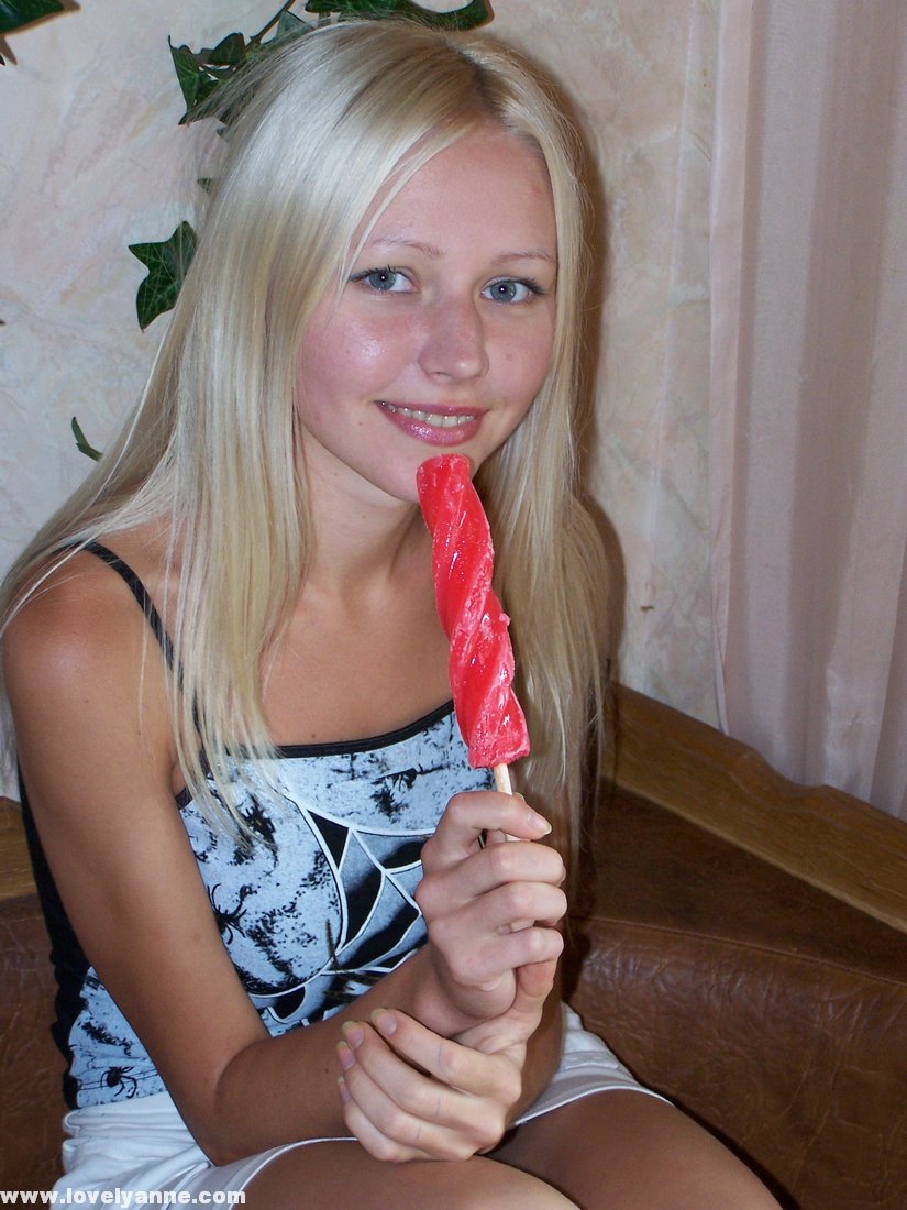 Naked Lovely Anne, Free Nude Picure of Lovely Anne