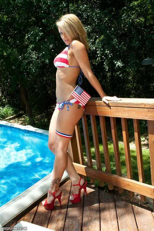 Naked Nikki's Playmates, Free Nude Picure of Nikki's Playmates